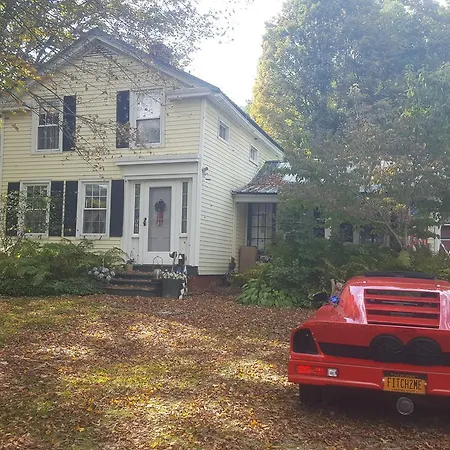 A Meadow House Bed & Breakfast